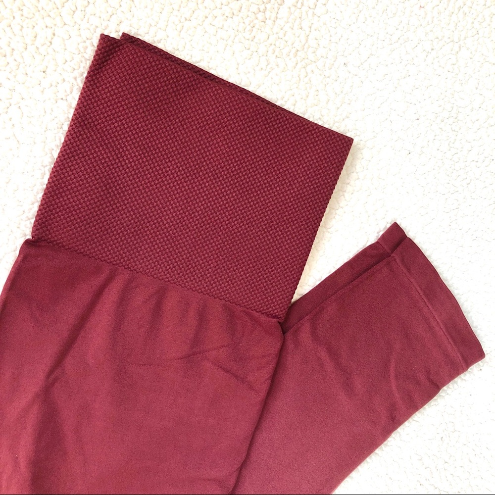 SALE❗️Diamond Waist Dark Burgundy Zenana Capri - Picture 2 of 5